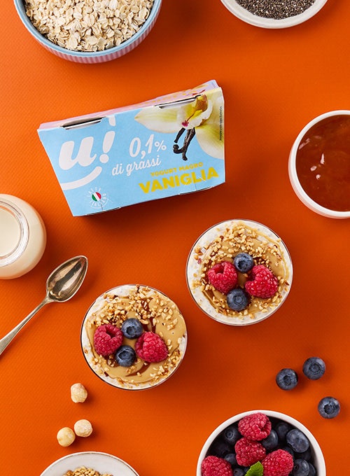 Overnight pudding alla chia con yogurt e frutta fresca