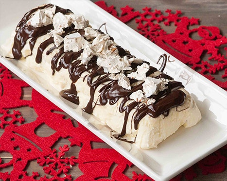 Semifreddo al torrone con crema di nocciole: mousse chantilly e croccante alle nocciole
