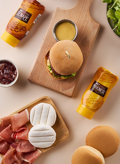 Hamburger con tomino e salsa alla senape