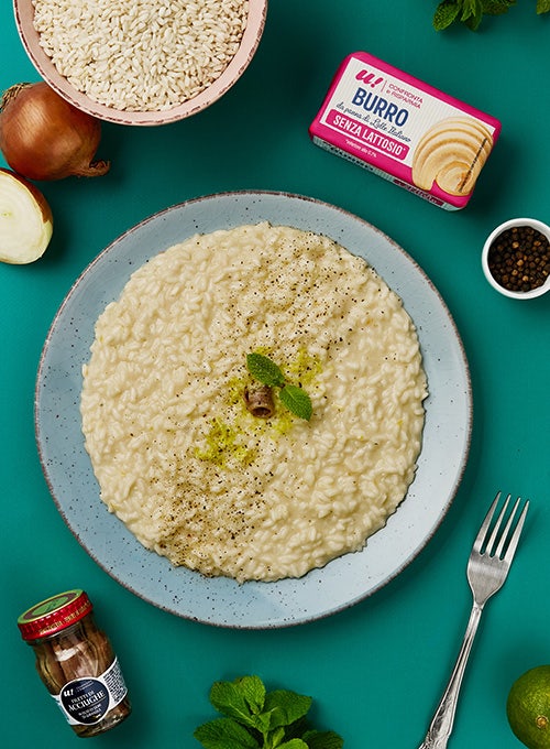 Risotto con acciughe e limone: cremoso e semplice!