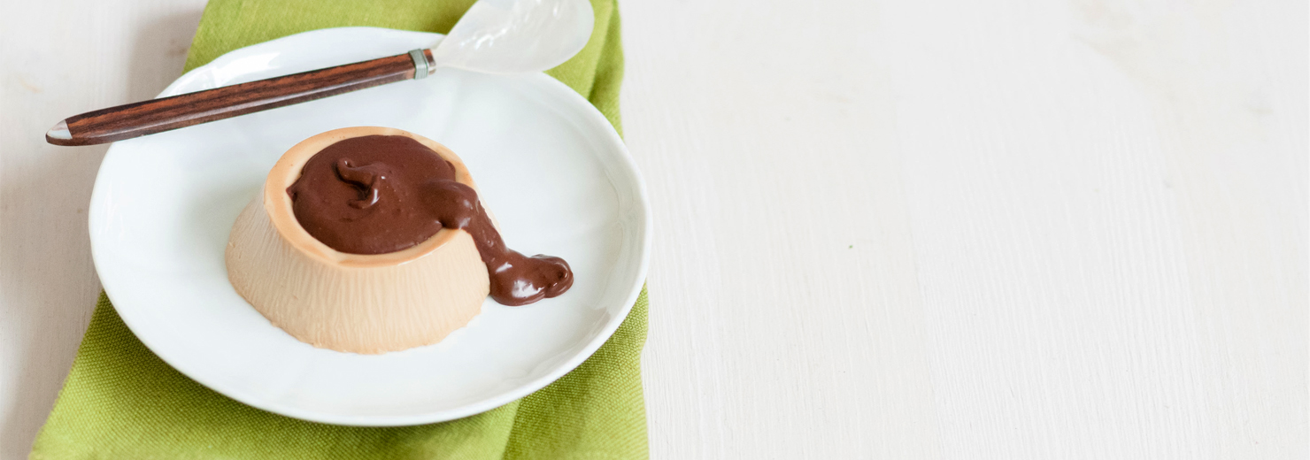 Panna cotta al caffè con topping al cioccolato