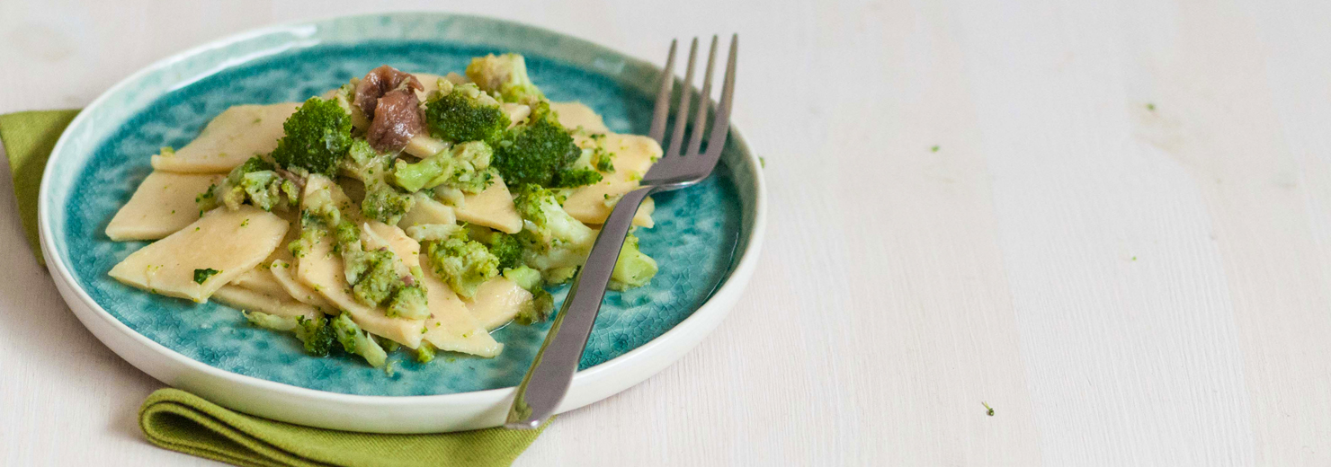 Maltagliati con acciughe e broccoli