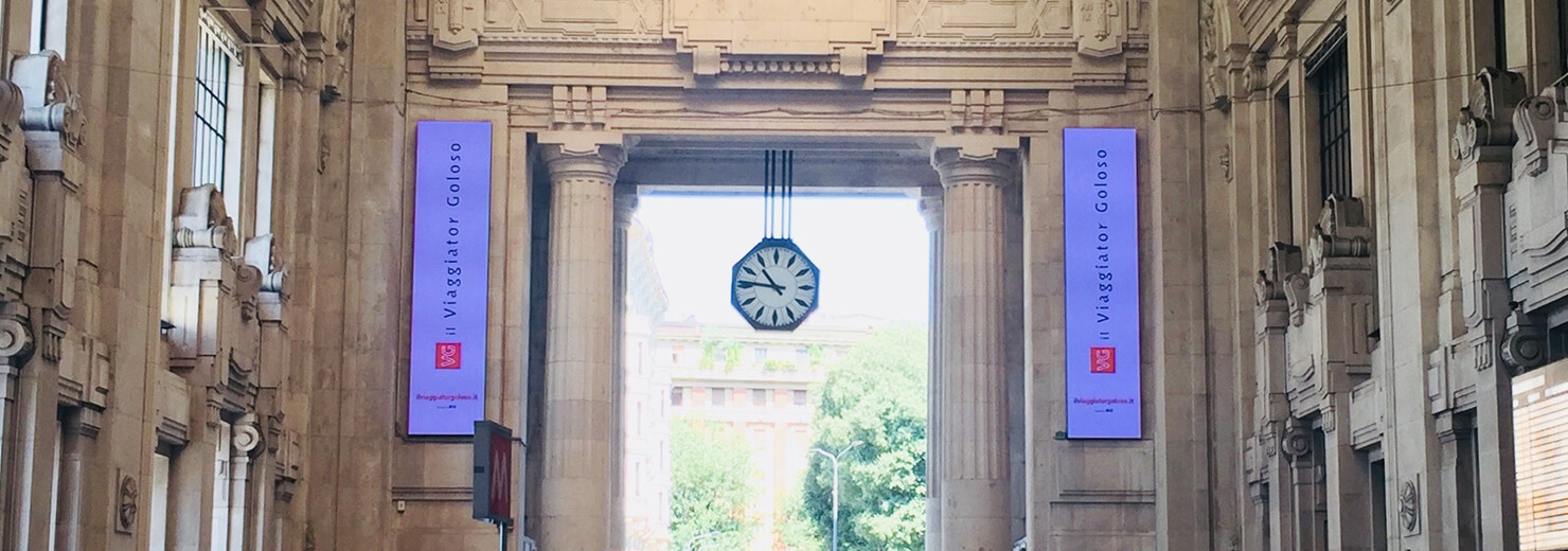 il Viaggiator Goloso domina la Stazione Centrale di Milano